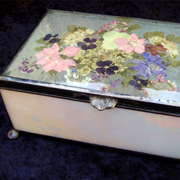 beveled glass with pressed dried flower top jewelry box with silver mirror bottom