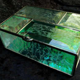 glue chip clear textured side jewelry box with beveled top and colored mirror bottom